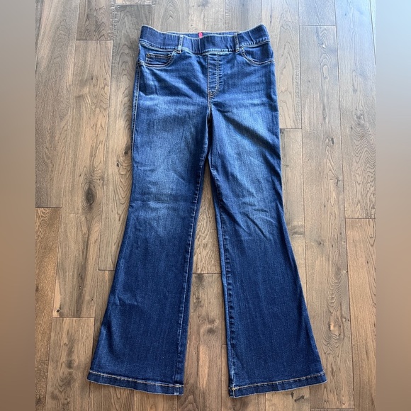 Spanx Pull-On Flare Jeans Size XL (est) Stretch Denim High Rise Shaping - Picture 1 of 7